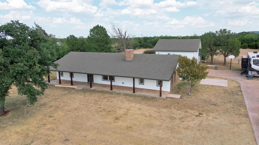 141 Southfork Drive, Tuscola