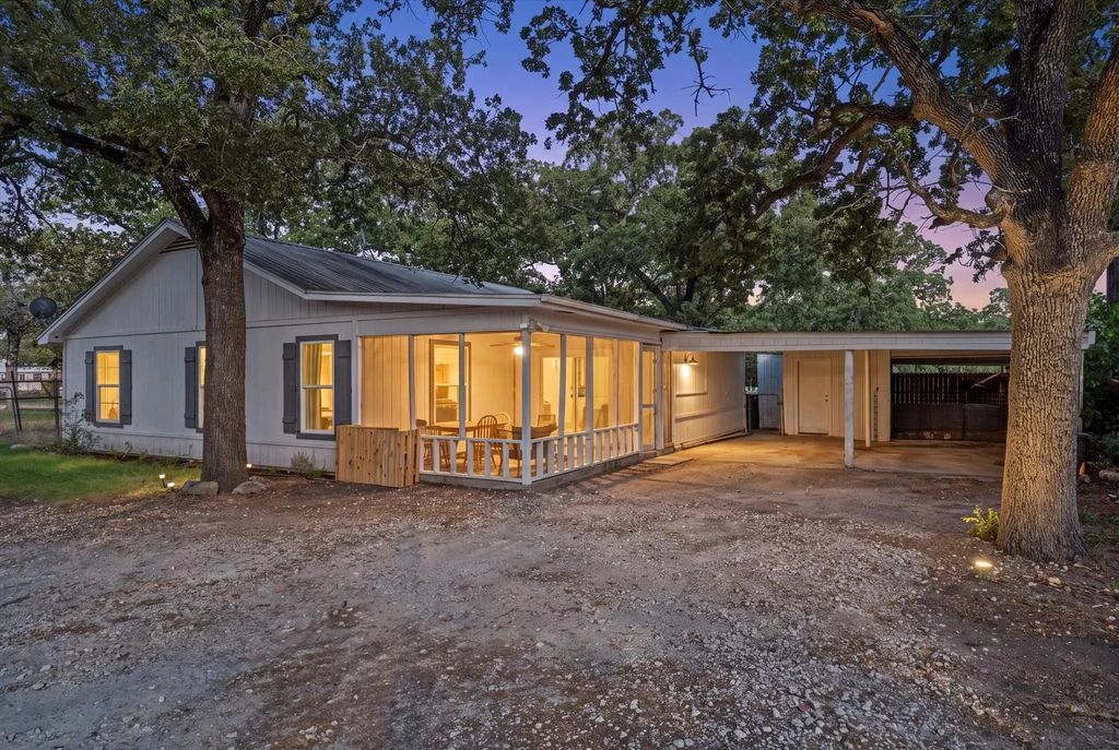 2925 Highway 31, Axtell