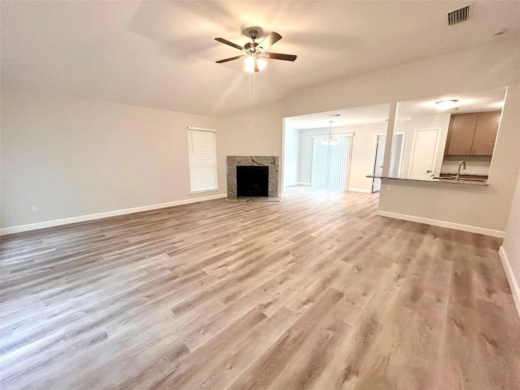 415 Rifleman Trail, Arlington