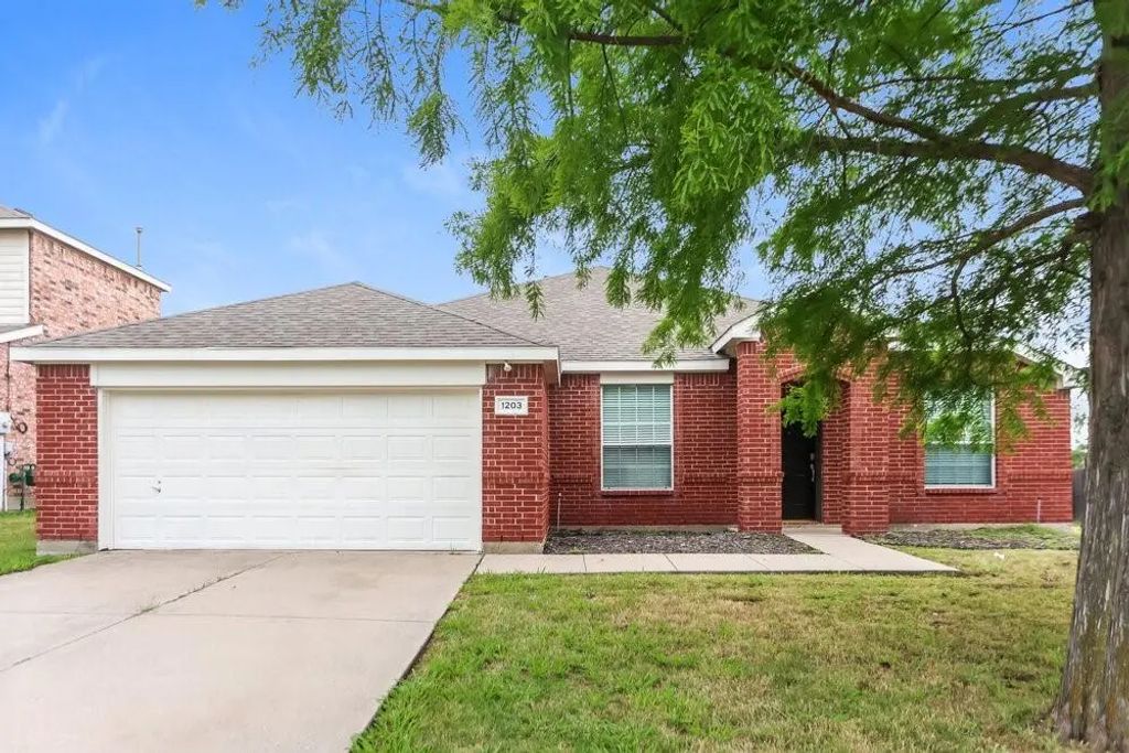 1203 Hampton Drive, Forney