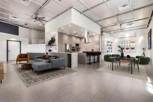 215 N Walton Street 9 & 11, Dallas