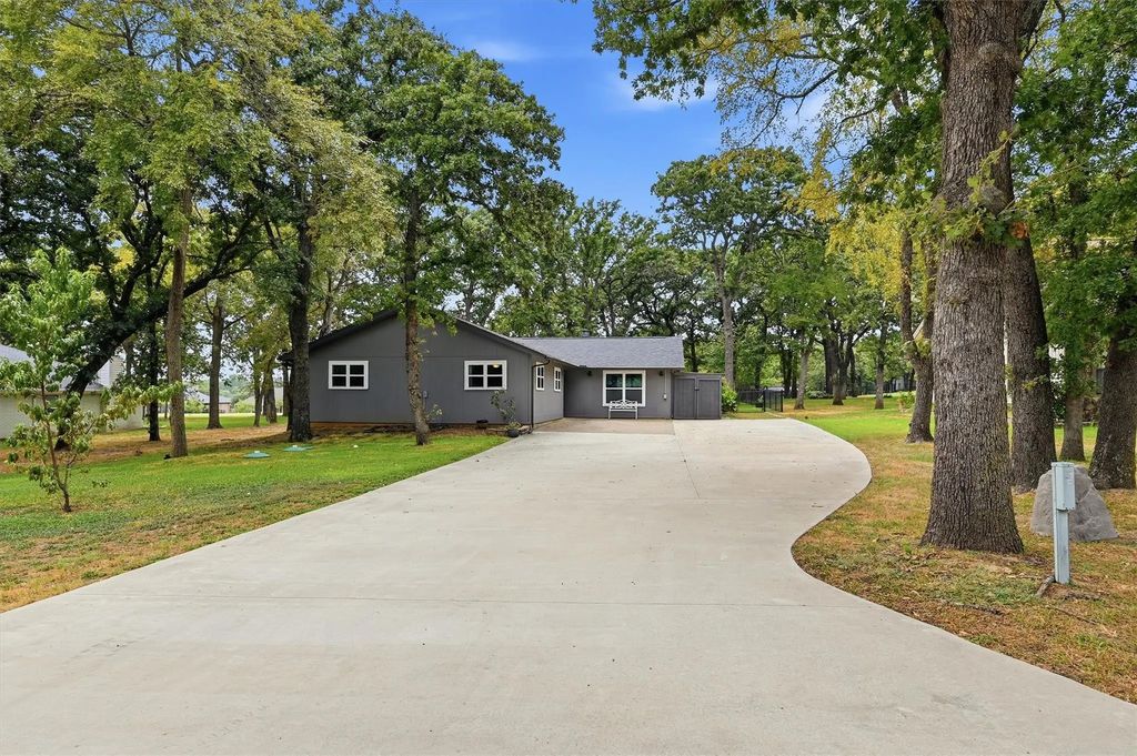 237 Cayuga Trail, Lake Kiowa