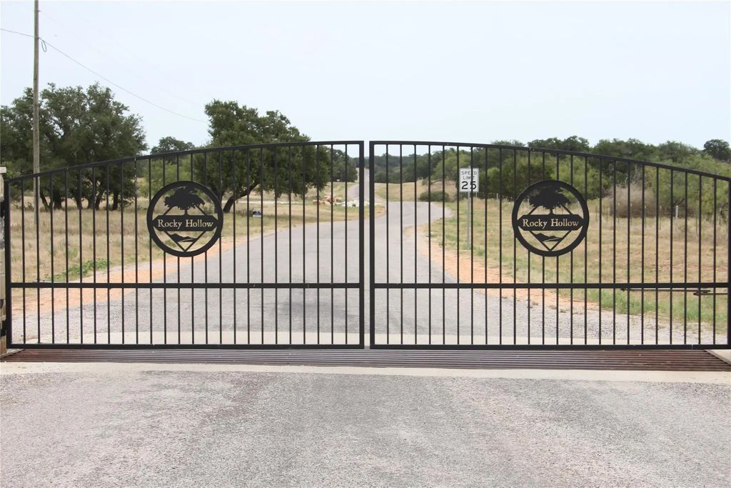 9495 Turkey Trail, San Saba