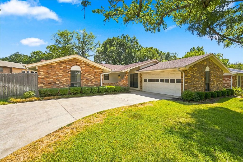 820 E Windsor Drive, Denton