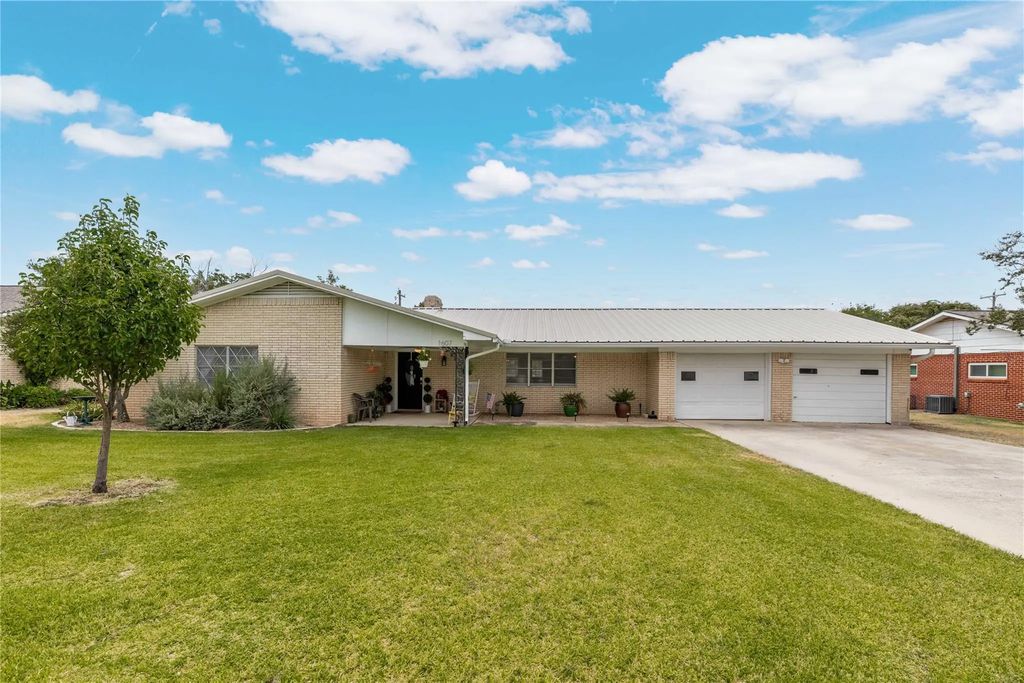 1607 Earl Street, Goldthwaite