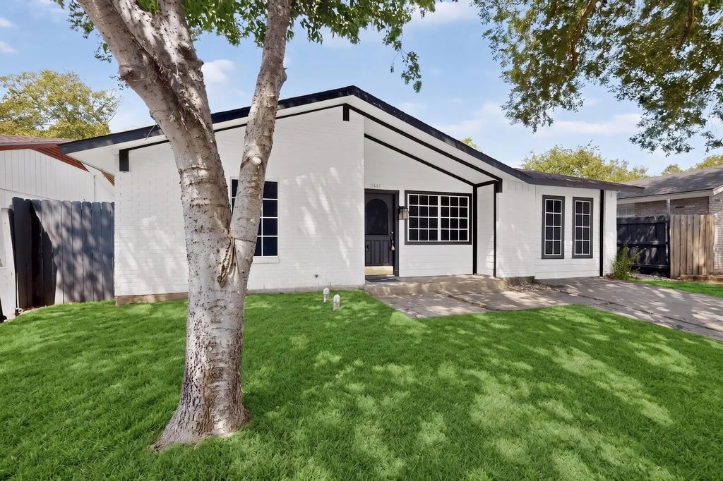 2441 Lakeshore Drive, Grand Prairie