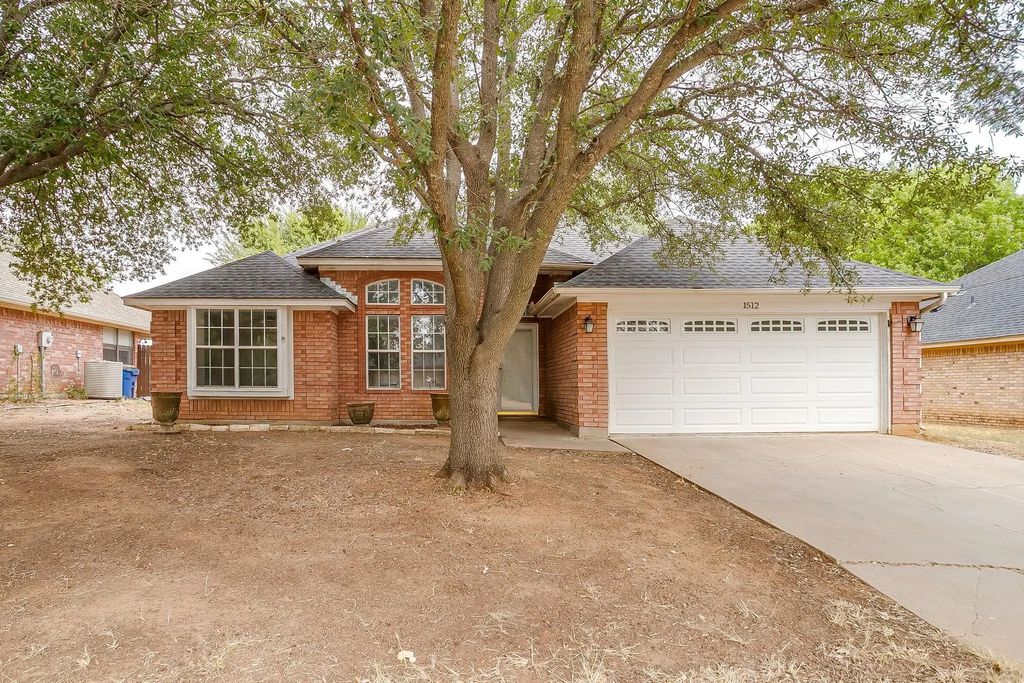 1512 Clover Lane, Granbury