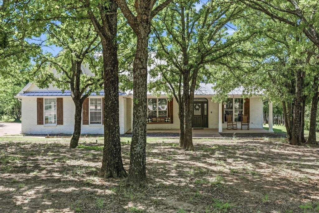 2055 County Road 1370, Alvord