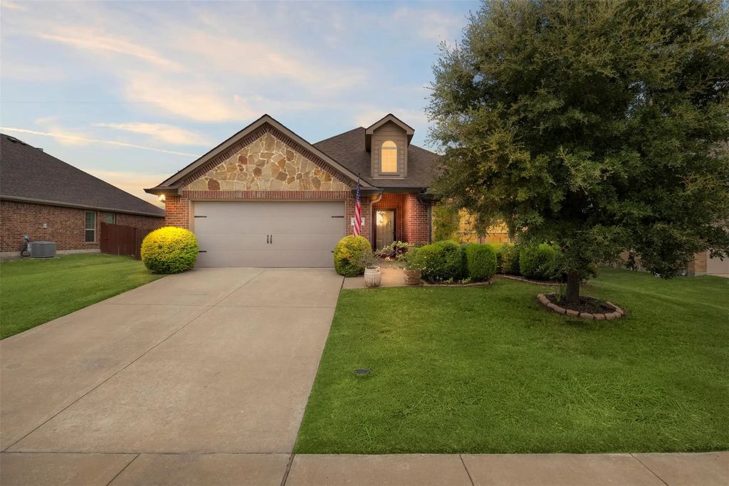 2189 Liriope Lane, Waxahachie