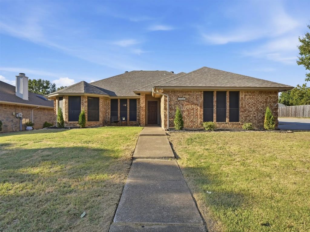 7525 Sean Drive, North Richland Hills
