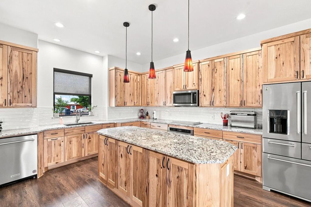 140 Lone Elm Road, Waxahachie