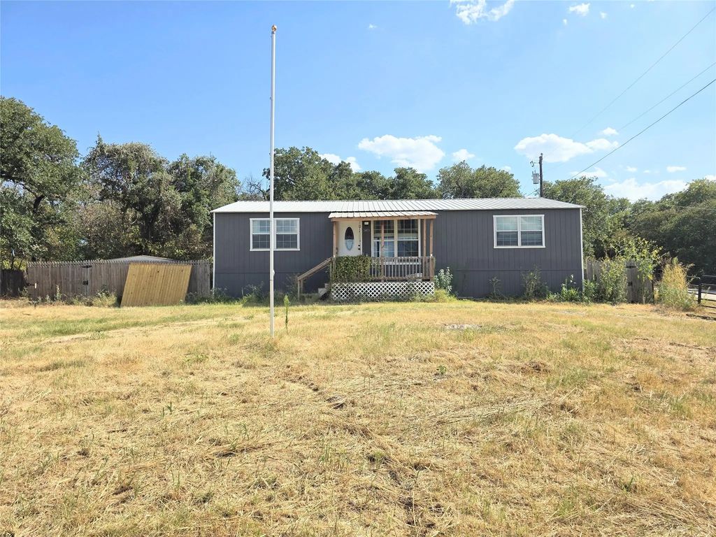 1413 Lynock Lane, Azle