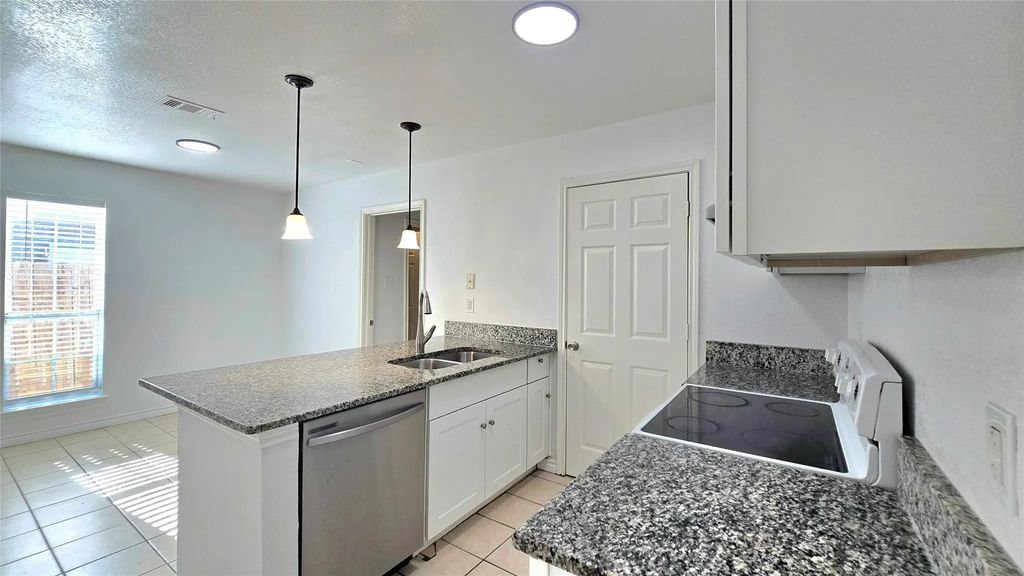 5017 Chapman Street 5017, Fort Worth