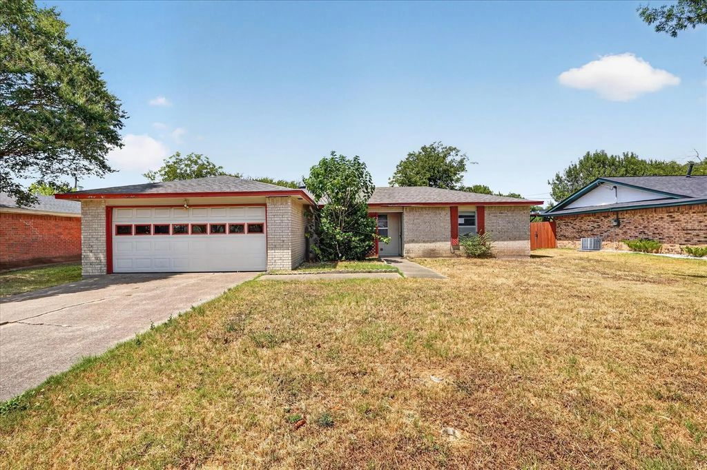203 Myrtle Avenue, Waxahachie