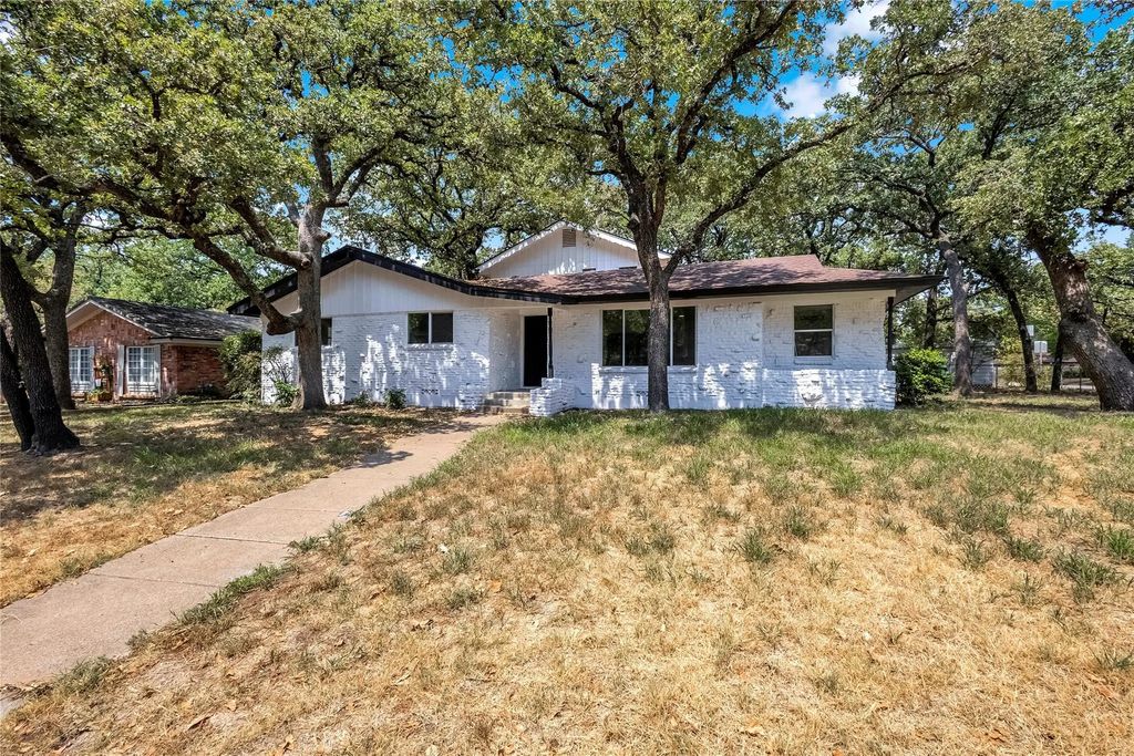 520 Circleview Drive S, Hurst