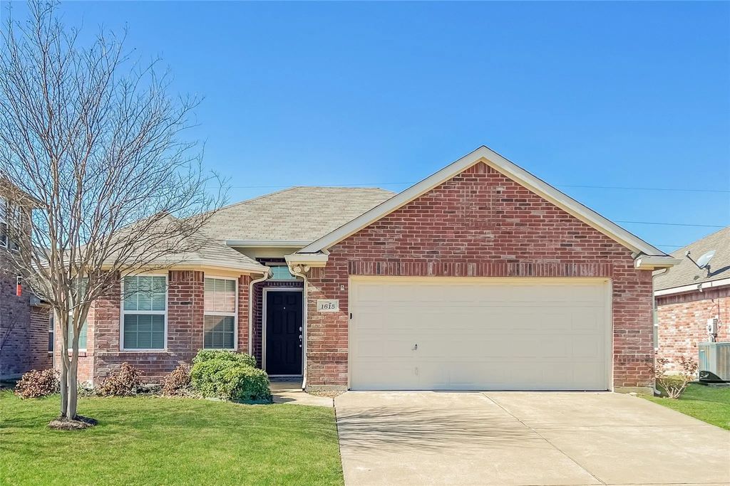 1615 Hillside Drive, Waxahachie
