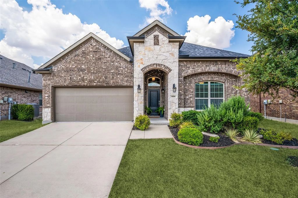 908 Berry Street, Celina