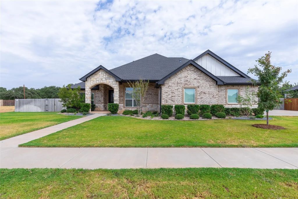 2301 Manor Oaks Terrace, Abilene