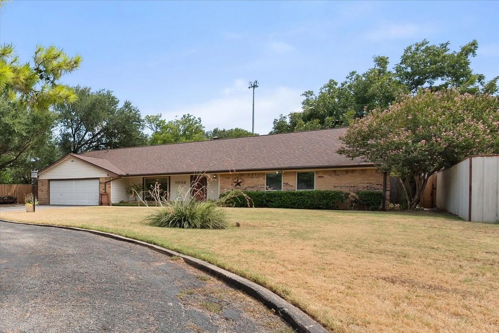 1032 E Enon Avenue, Everman