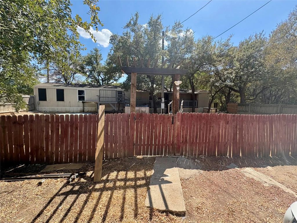 839 Tepee Trail, Granbury