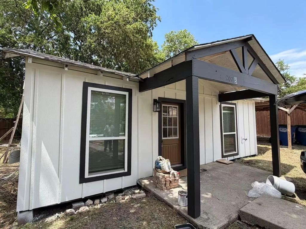 207 Austin Street B, Farmersville