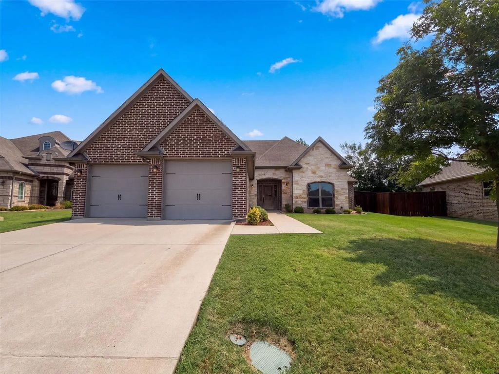 3712 Magnolia Court, Denison