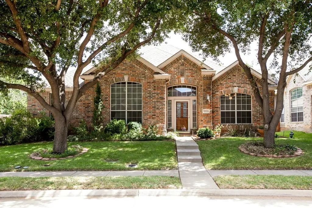 2221 Briary Trace Court, Lewisville