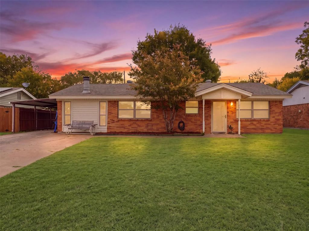 824 Crosby Avenue, White Settlement
