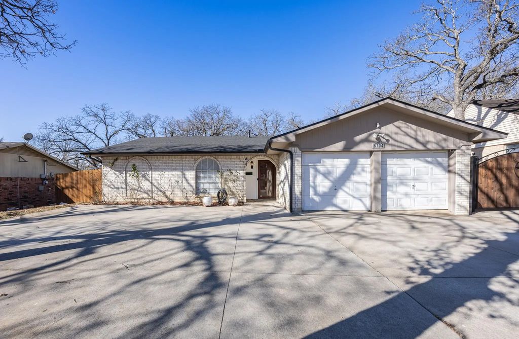 6704 Trailwood Drive, Forest Hill