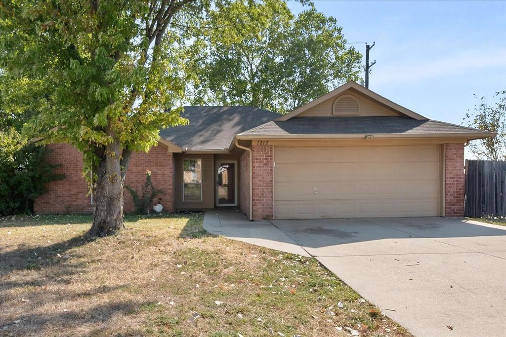 1212 Charles Drive, Alvarado