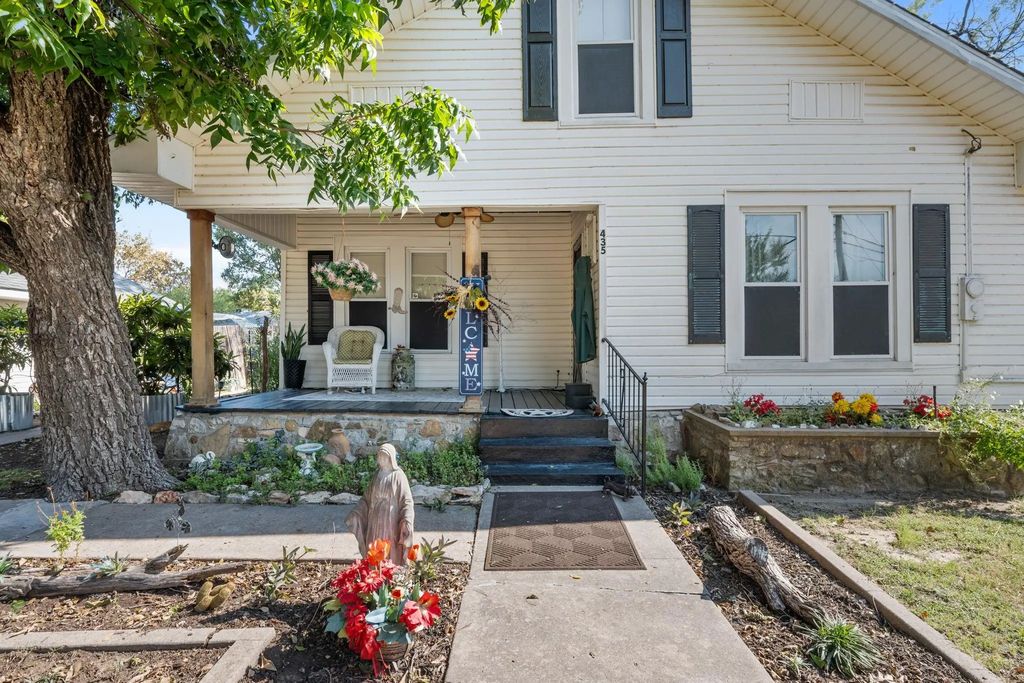 435 Elm Street, Palo Pinto