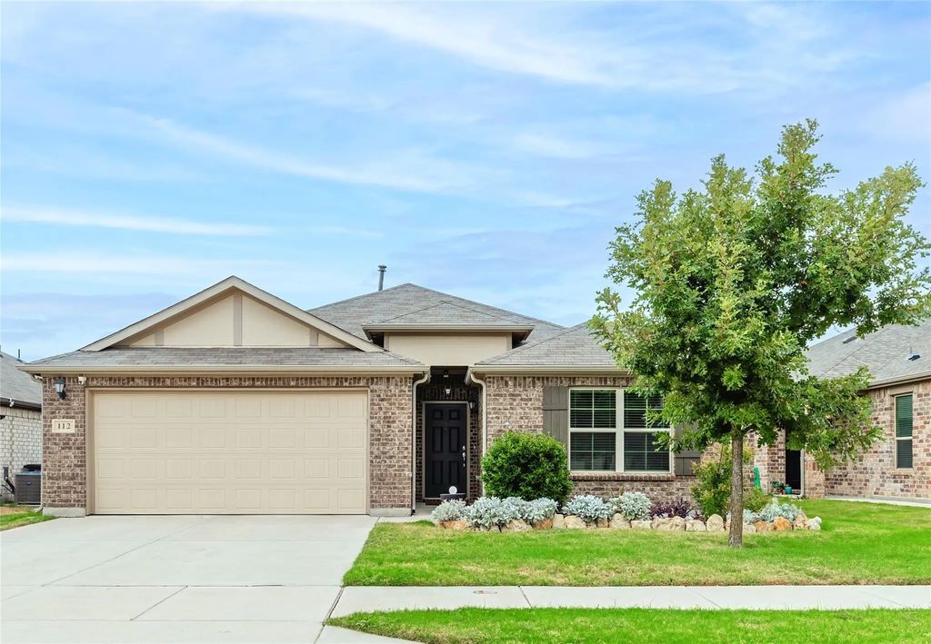 112 Plumed Thistle Drive, Fort Worth