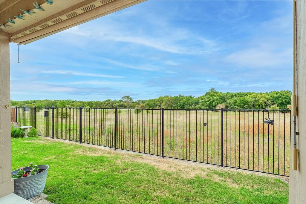 112 Plumed Thistle Drive, Fort Worth