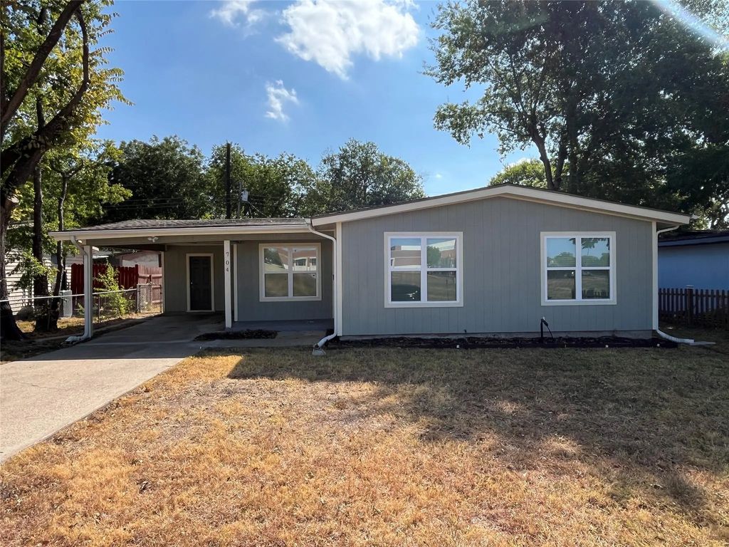 704 Wilkinson Drive, Mesquite