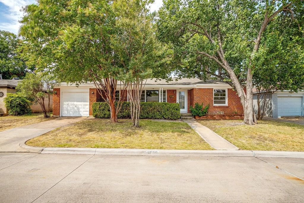 5736 Tracyne Drive, Westworth Village