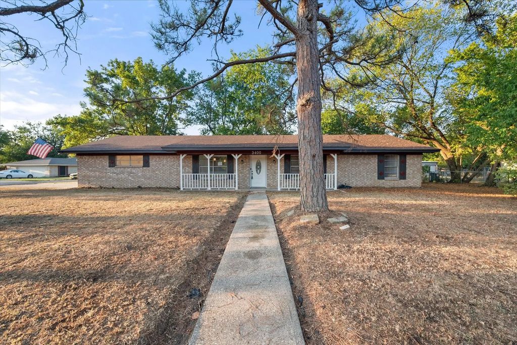 3400 Emhouse Road, Corsicana