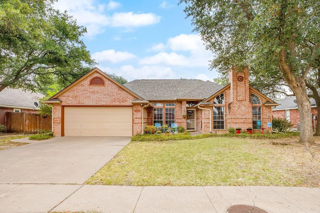 316 Shane Lane, Burleson