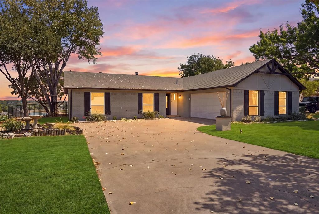 5123 Fairway Circle, Granbury