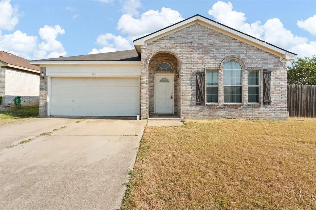 1025 Buffalo Springs Drive, Fort Worth