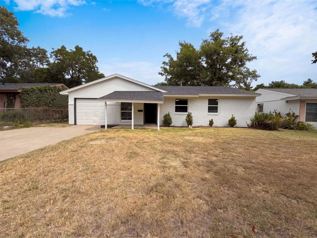 330 E Coral Way, Grand Prairie