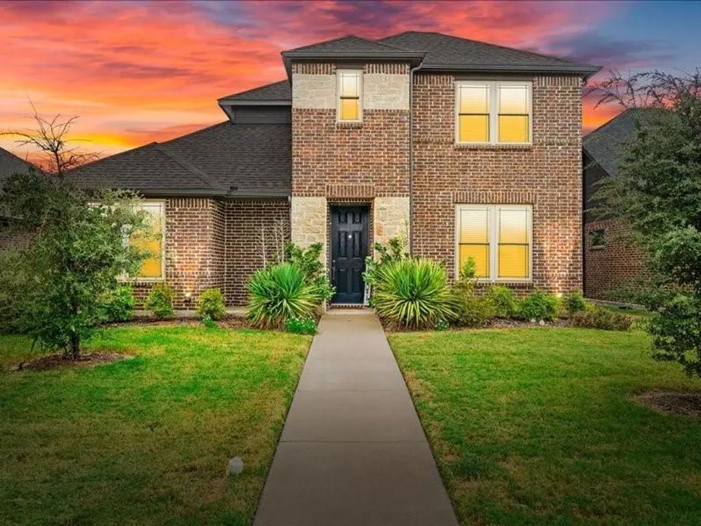 44 River Oaks Boulevard, Waxahachie