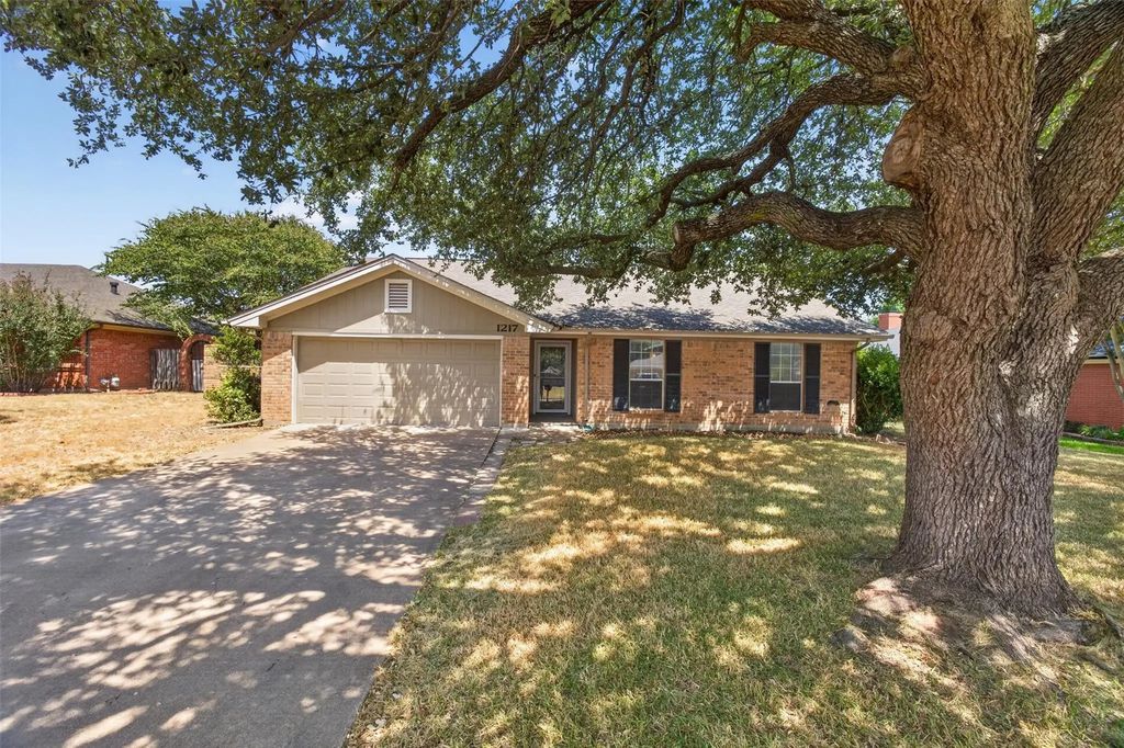 1217 Stonelake Drive, Cleburne