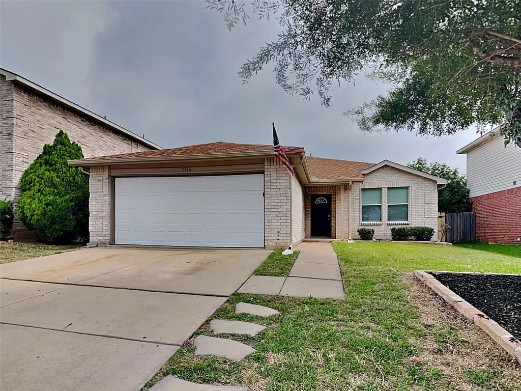 3916 Golden Horn Lane, Fort Worth