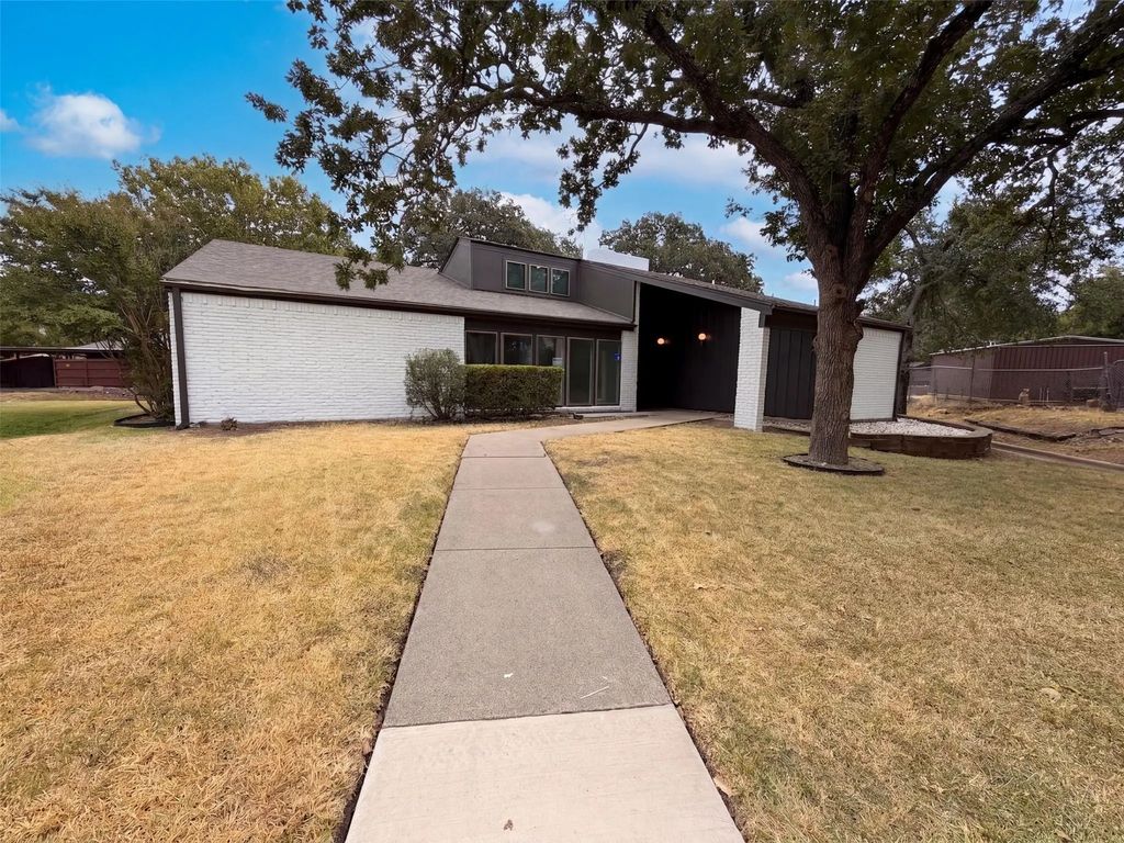 742 Hummingbird Circle, Lewisville