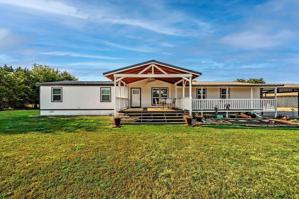 2004 Flowing Wells Road, Pottsboro