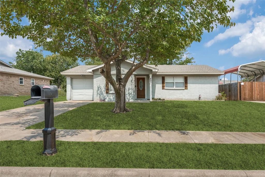 821 E Glendale St., Crowley