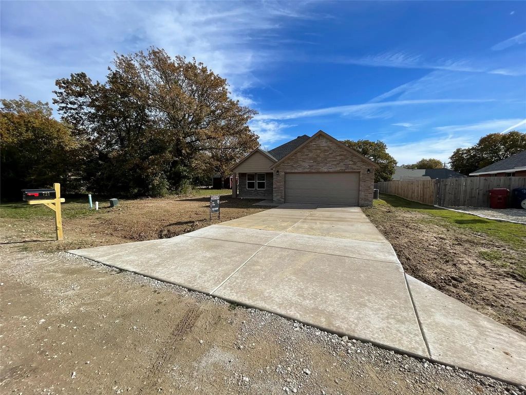 721 Hillburn, West Tawakoni