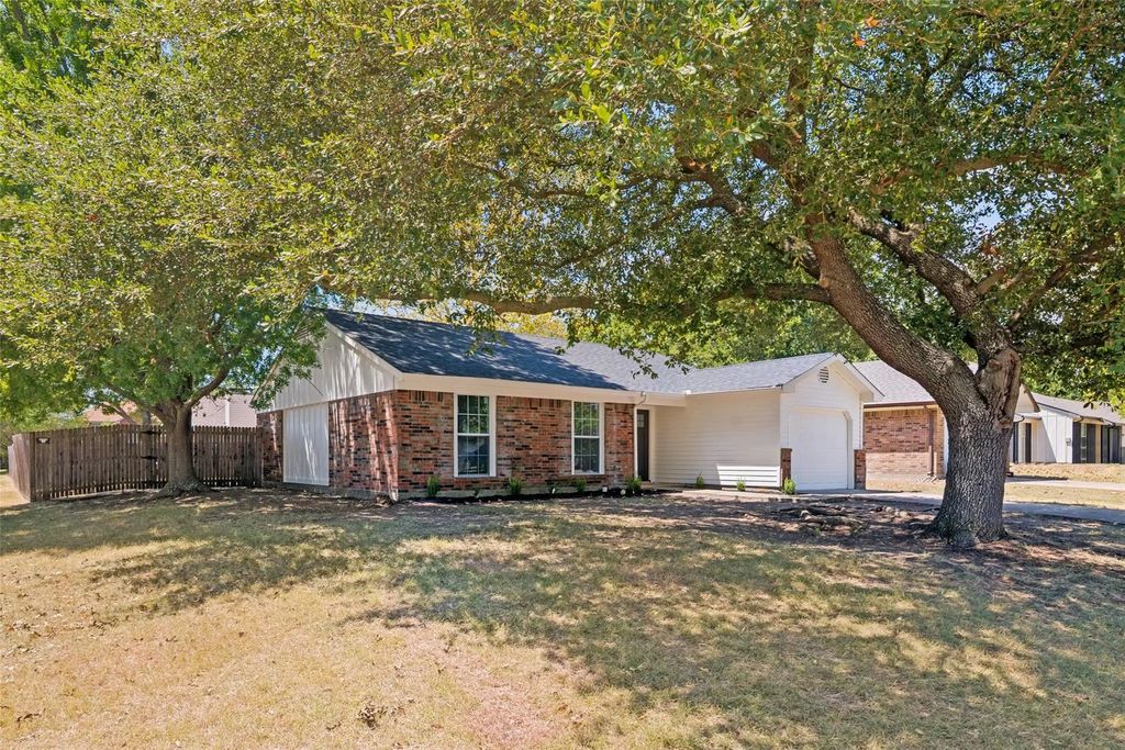 201 Mapleridge Drive, Rockwall