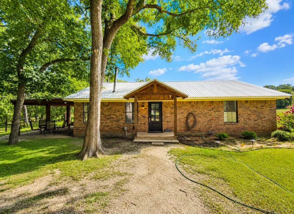 101 Rose Way, Aquilla