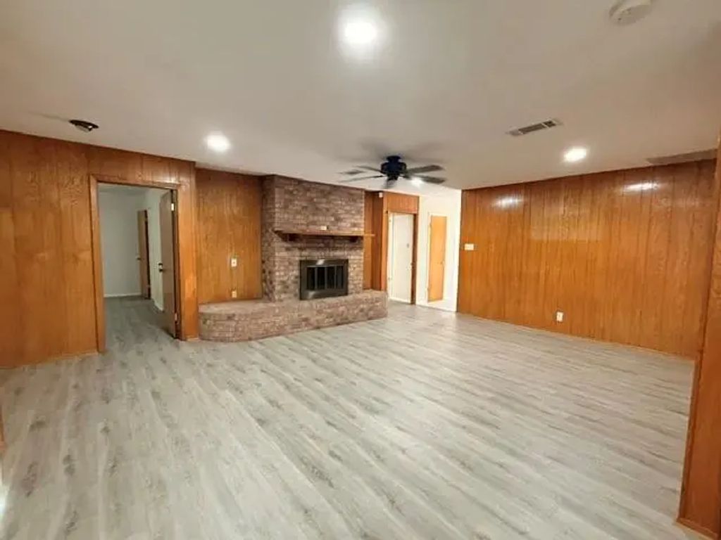 832 Overhill Drive, Hurst